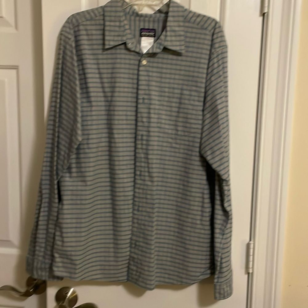 Patagonia men’s long sleeve button down. Large